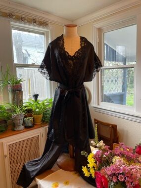 Blanche Neiman Marcus Lace-Trim Gown & Peignoir Set with Belt